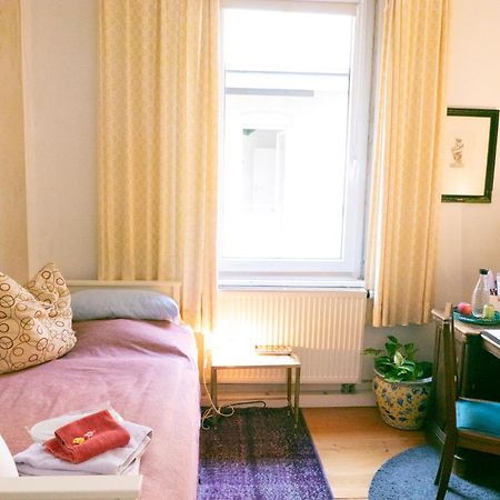 Zimmer In Kuenstlerwohnung Stuttgart Eksteriør bilde