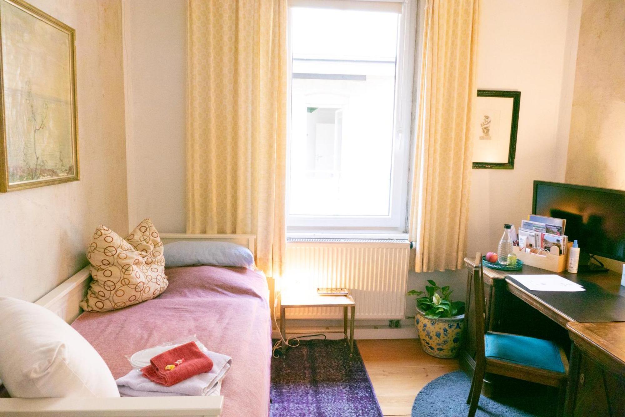 Zimmer In Kuenstlerwohnung Stuttgart Eksteriør bilde